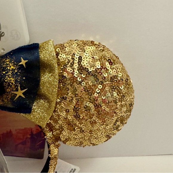 NWT. Disney Ear Headband - Minnie Mouse - Wish.
Wish sequined ear headband. - Picture 5 of 11